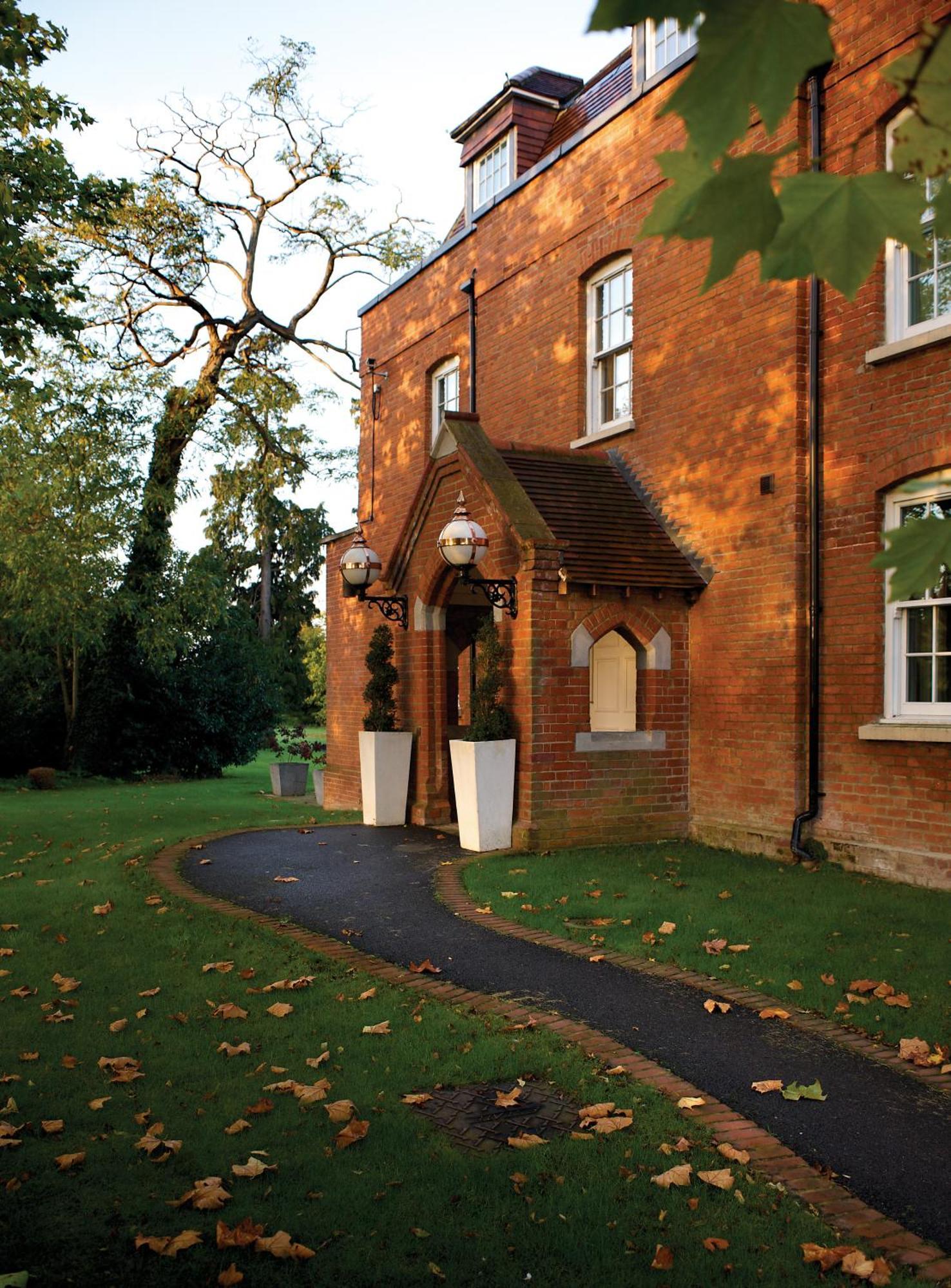 The Pinewood Hotel Slough Exterior photo