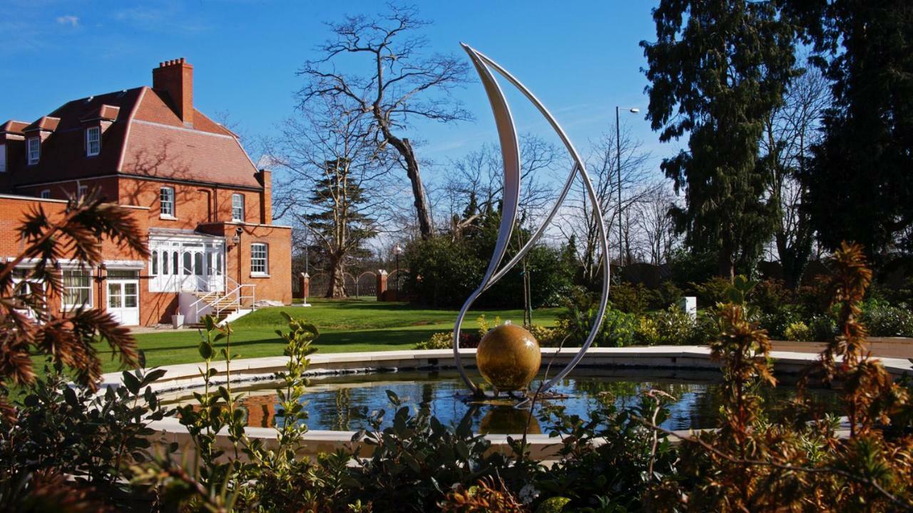 The Pinewood Hotel Slough Exterior photo